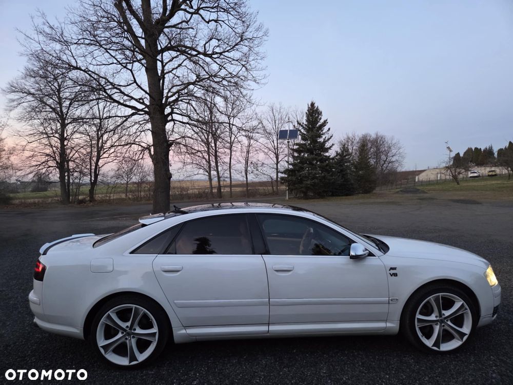 Audi A8 4.2 Quattro - 9