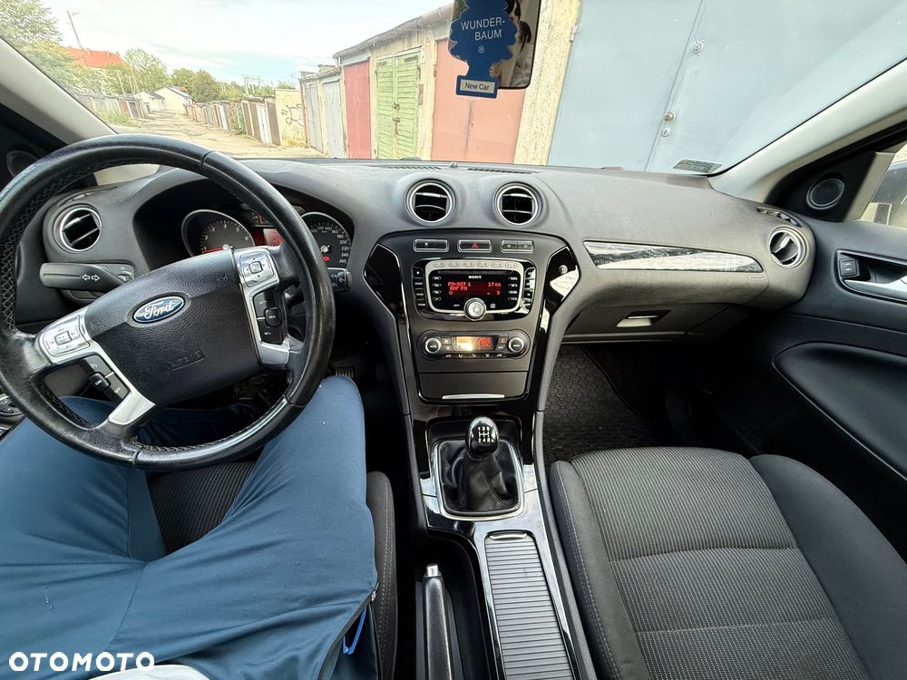 Ford Mondeo 2.0 FF Ghia - 10