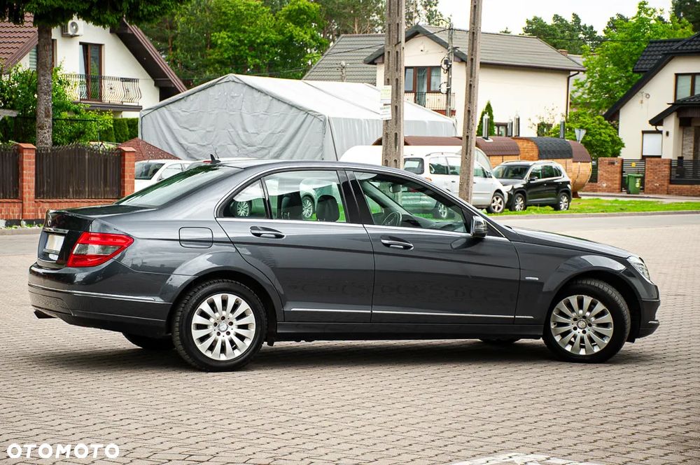 Mercedes-Benz Klasa C 180 CGI Automatik BlueEFFICIENCY Elegance - 23