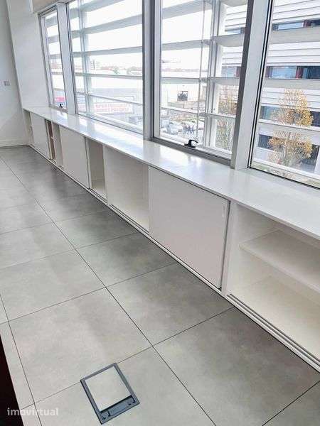 Escritório na Rua António Nicolau de Almeida no Porto 2º Piso - Grande imagem: 5/9
