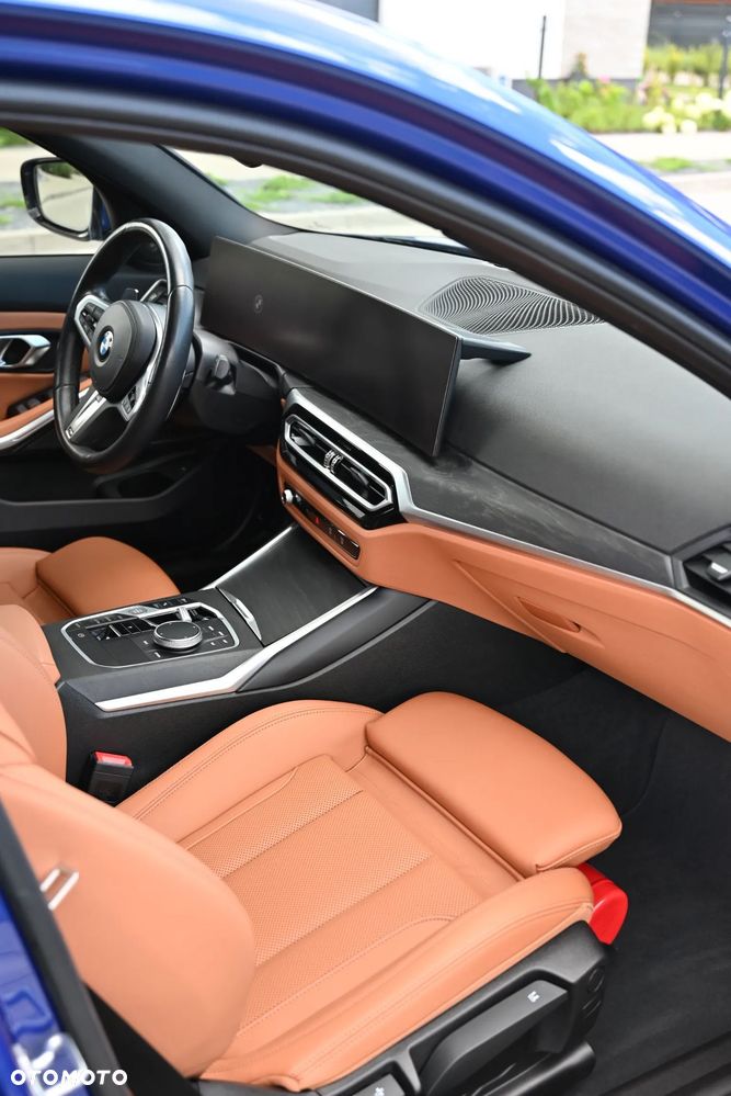 BMW Seria 3 330i M Sport - 8