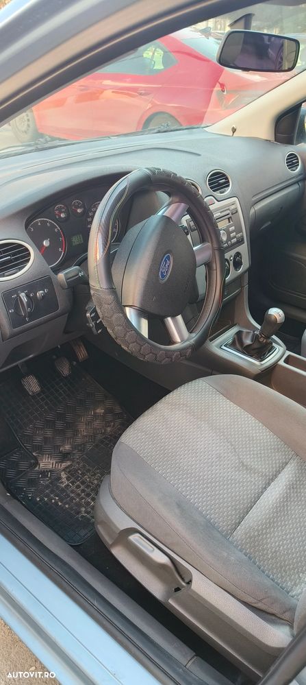 Ford Focus 1.6 Ambiente - 4