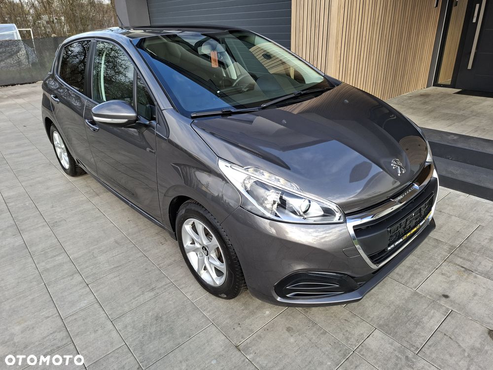 Peugeot 208 - 1