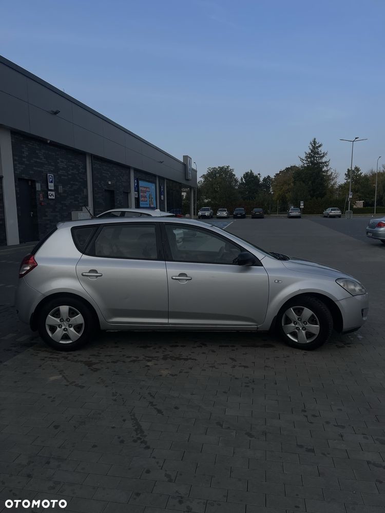 Kia Ceed - 4