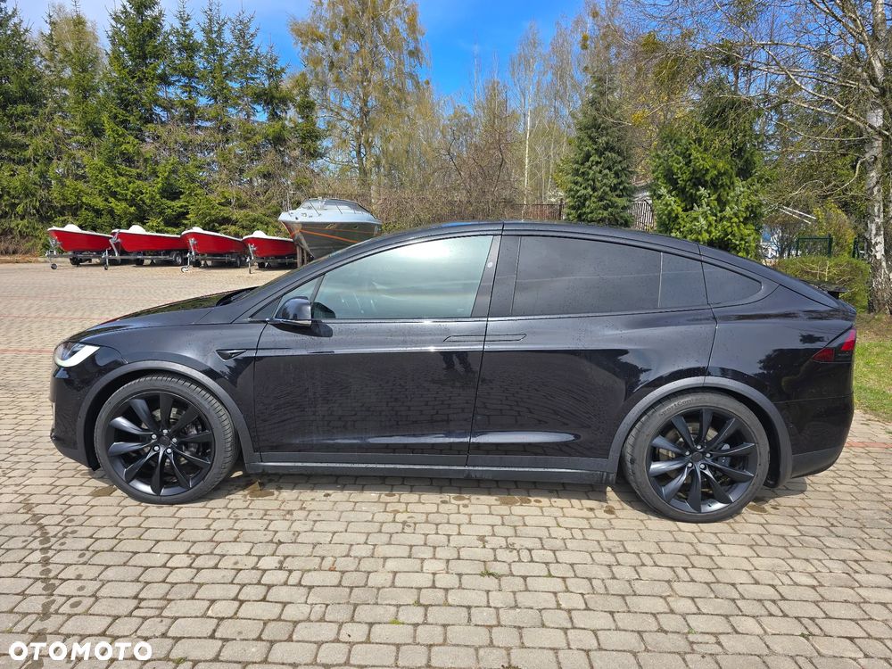 Tesla Model X - 10