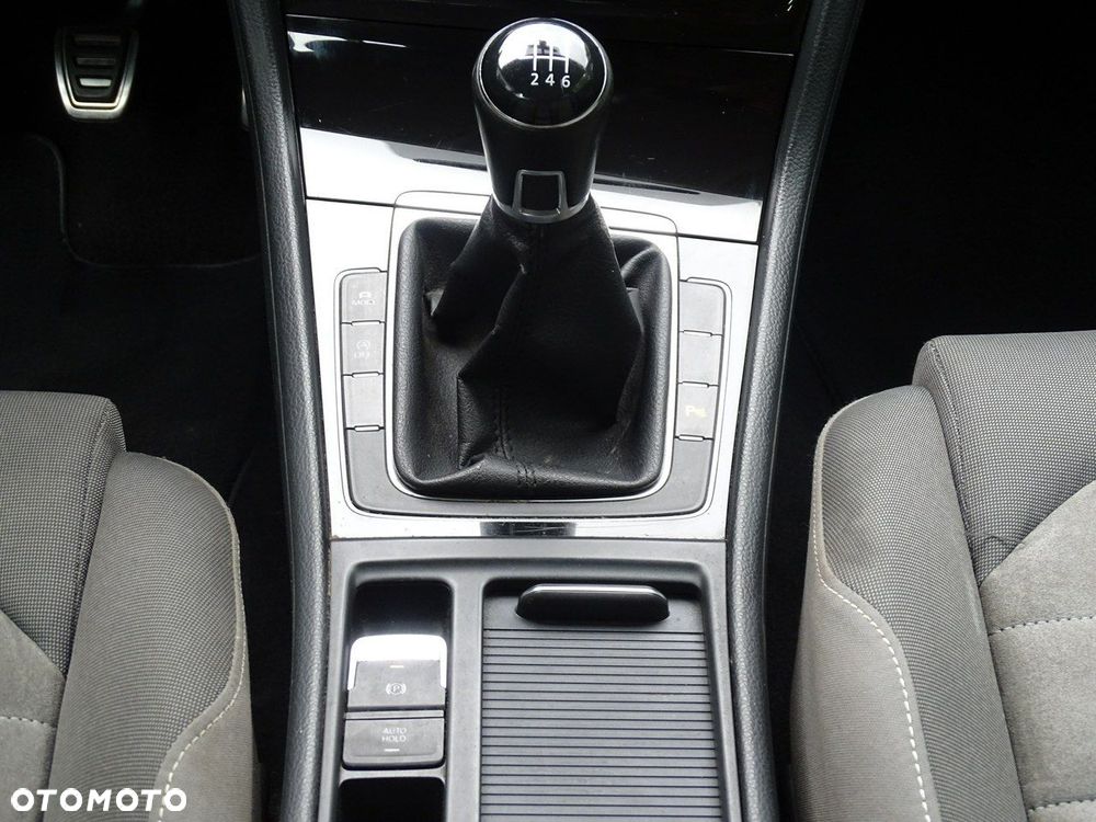 Volkswagen Golf - 26