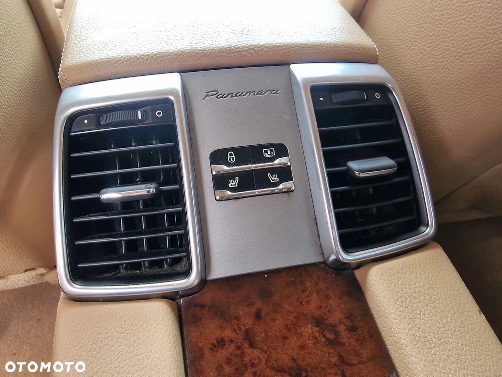 Porsche Panamera - 27