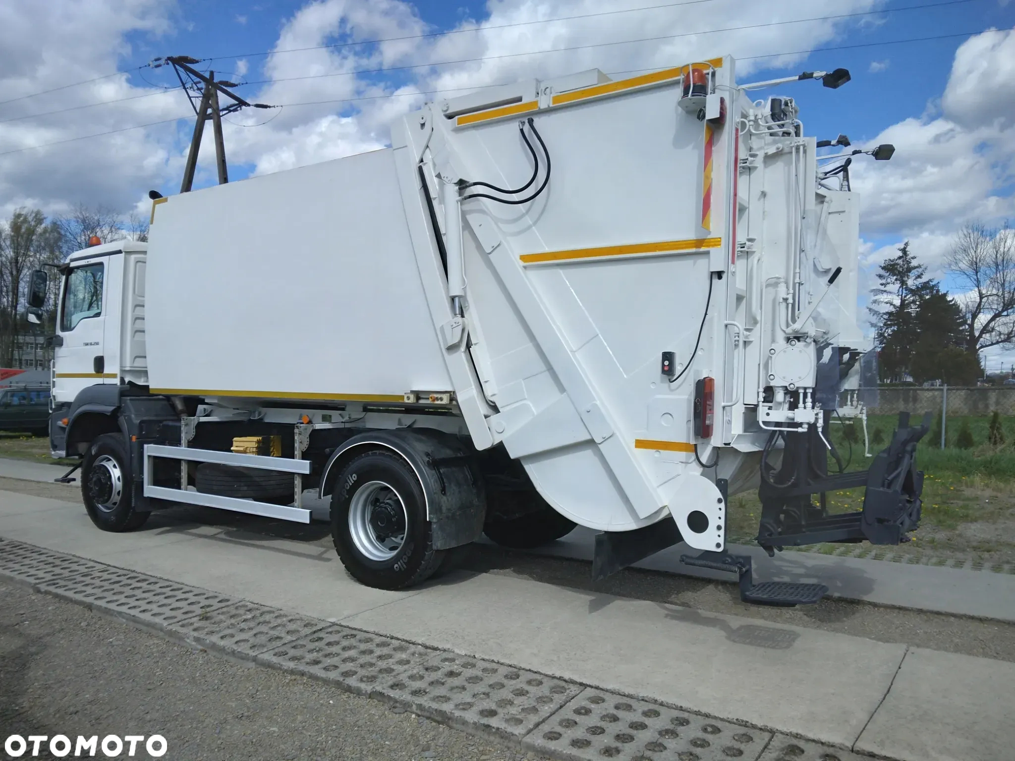 MAN TGM 18.250 4x4 Smieciarka resor - 16