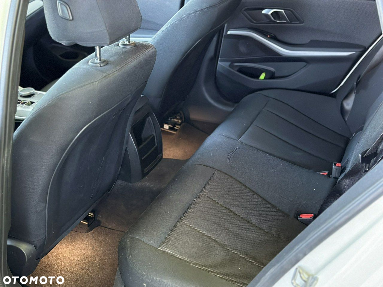 BMW Seria 3 318d Sport Line - 10