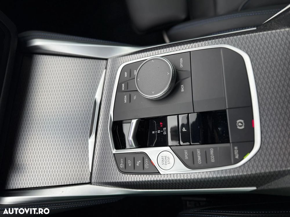 BMW M2 M240i xDrive - 8