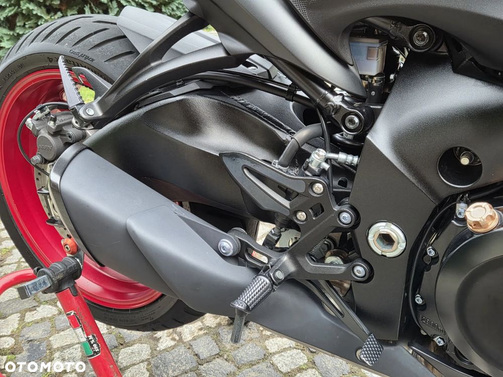 Suzuki GSX - 34