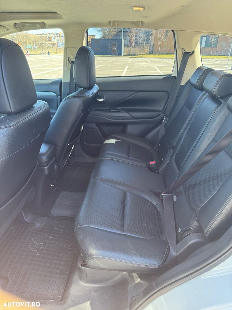 Mitsubishi Outlander - 13