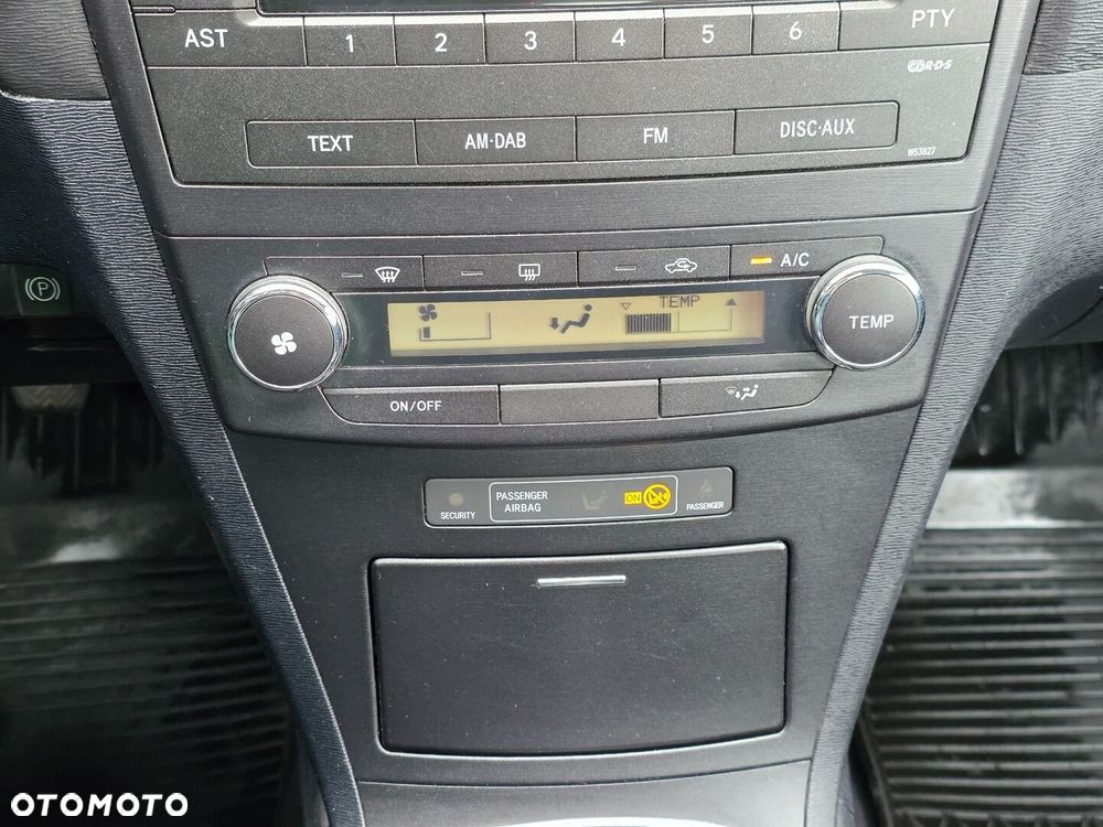 Toyota Avensis 1.6 Luna - 14