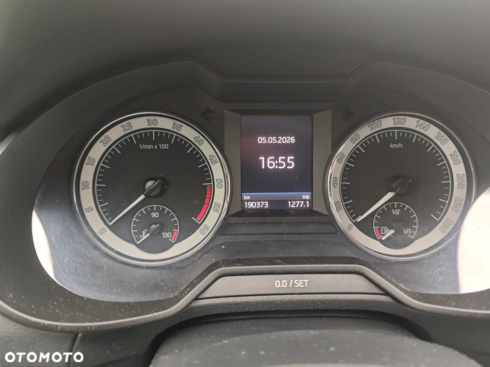 Skoda Octavia ver-2-0-tdi-edition-dsg - 16