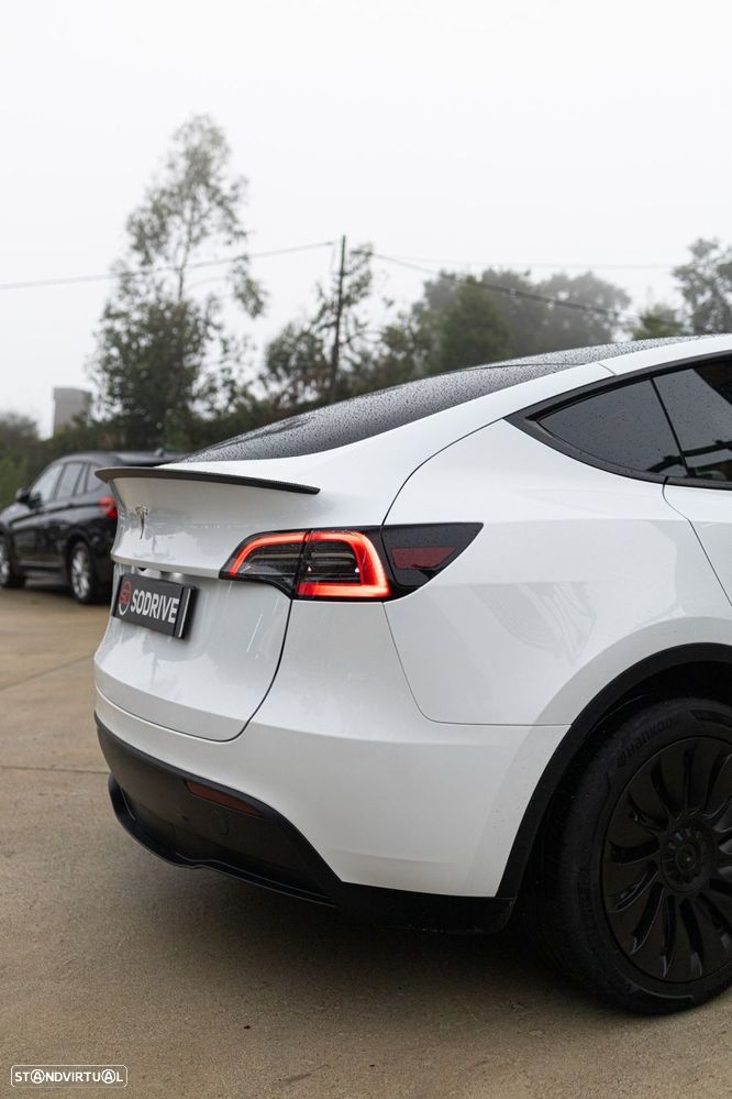 Tesla Model Y Standard RWD - 3
