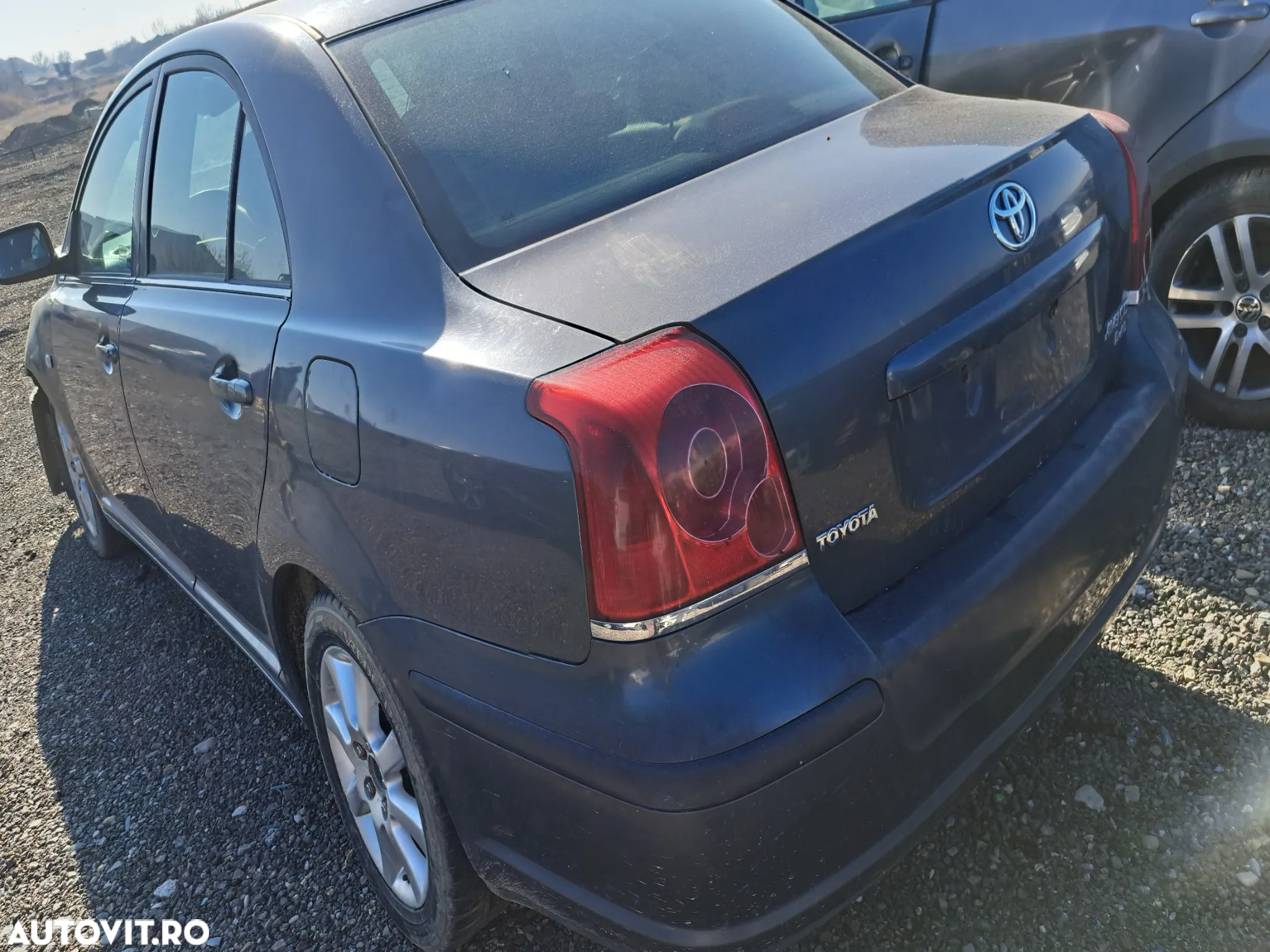 Dezmembram Toyoa Avensis Berlina 2.2 2005 - 2