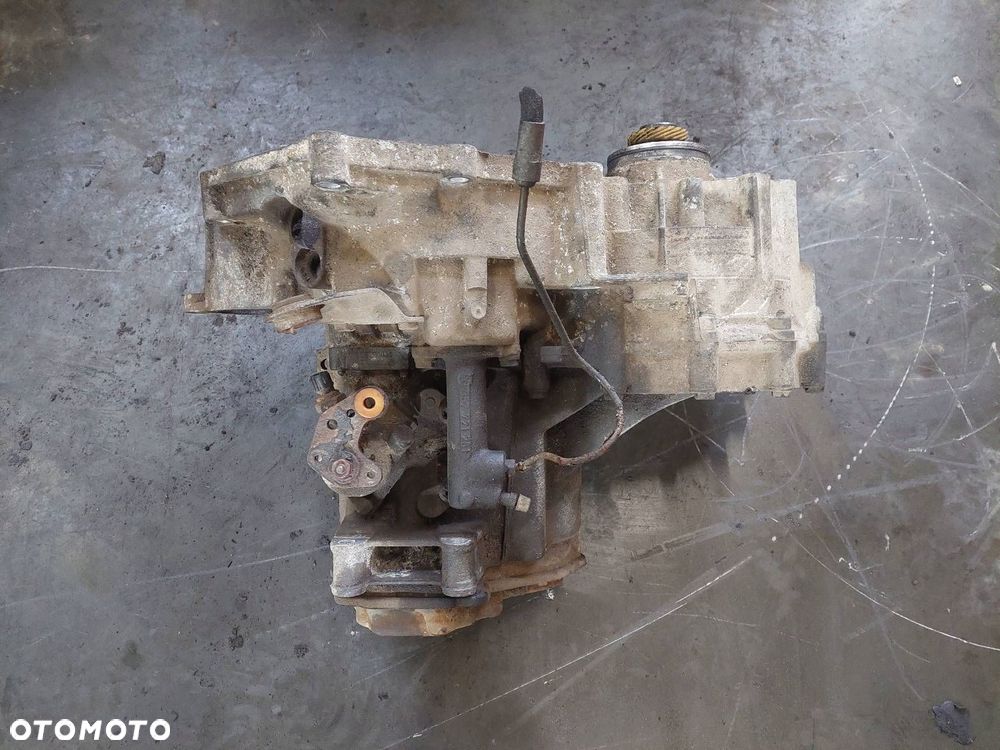 SKRZYNIA BIEGÓW VOLKSWAGEN TRANSPORTER T4 DCW 2.4 D - 6