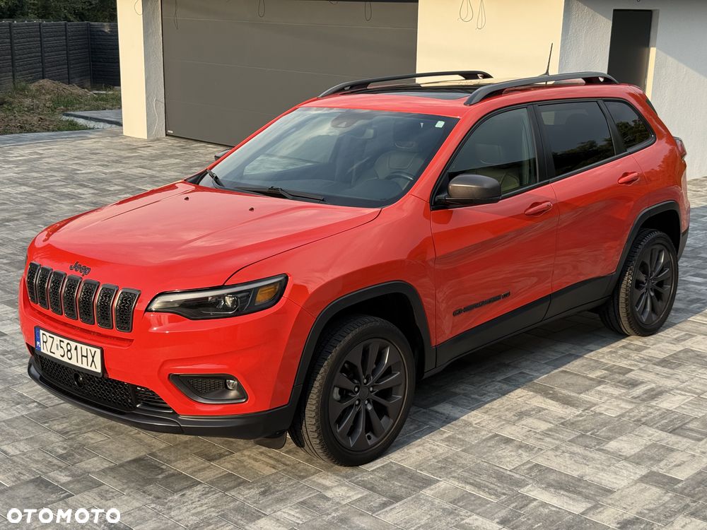 Jeep Cherokee - 36
