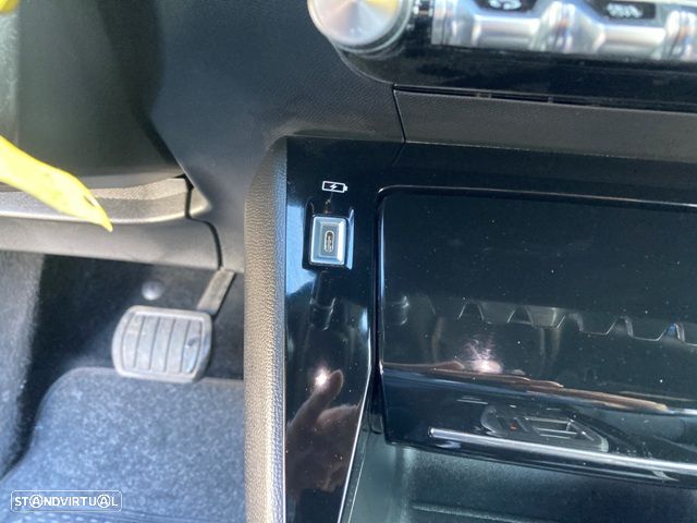 Peugeot 2008 BlueHDi 130 EAT8 Allure - 27