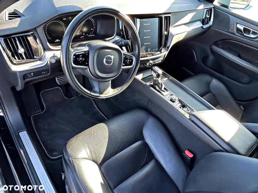 Volvo V60 T5 Momentum Pro - 18