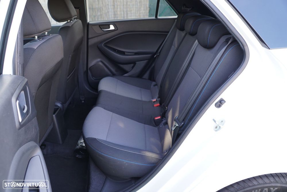 Hyundai i20 1.2 Blue Comfort+Pack Look+JLL16 - 12