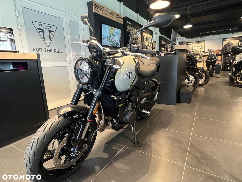 Triumph Trident - 7