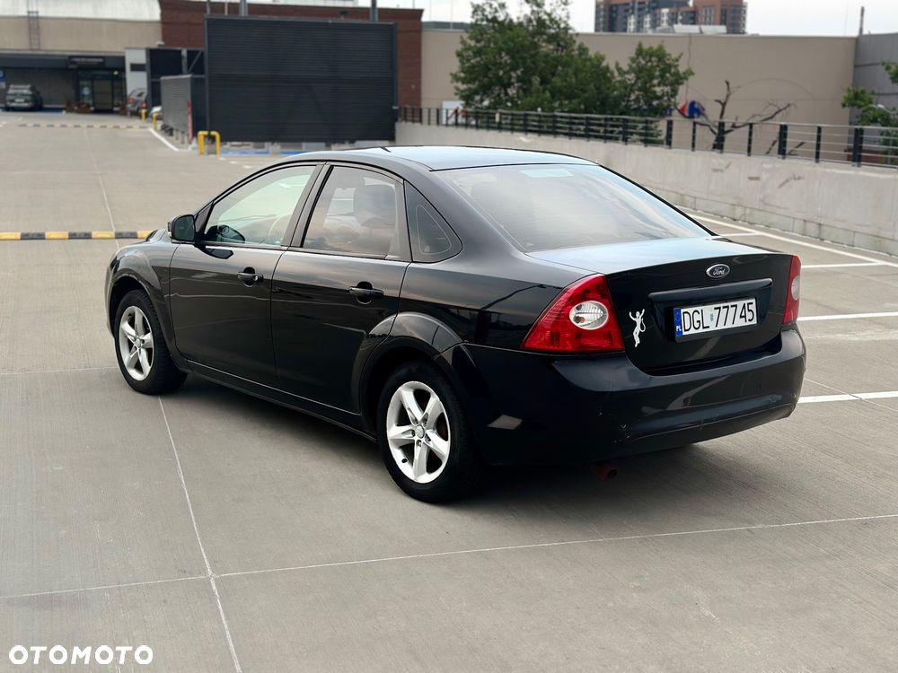 Ford Focus 1.6 Ambiente - 4