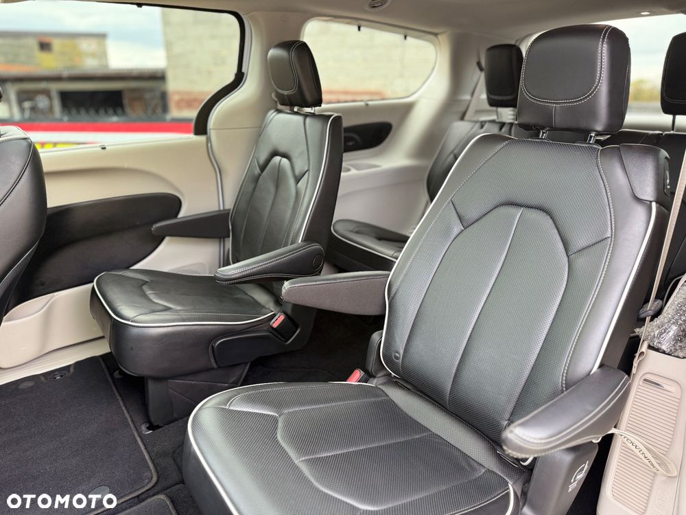 Chrysler Pacifica - 37