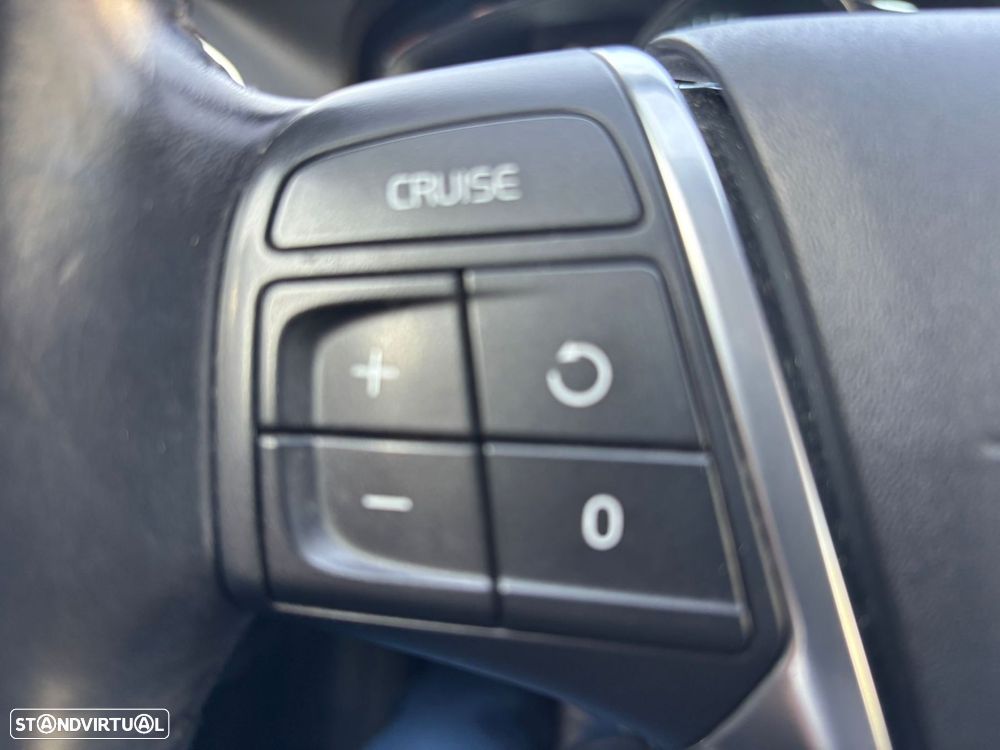 Volvo XC 60 2.0 D4 R-Design - 25