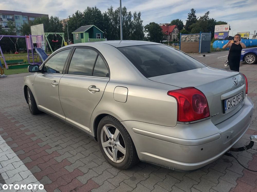 Toyota Avensis 1.8 VVT-i Sol - 1