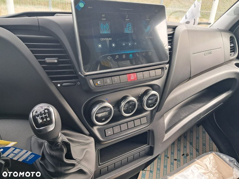 Iveco Daily 35S18 izoterma 8 EP z spojlerem i agregatem - 27
