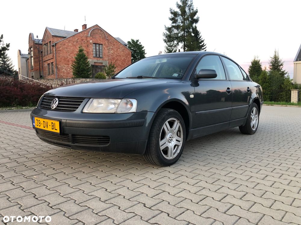 Volkswagen Passat 2.3 V5 Highline - 2