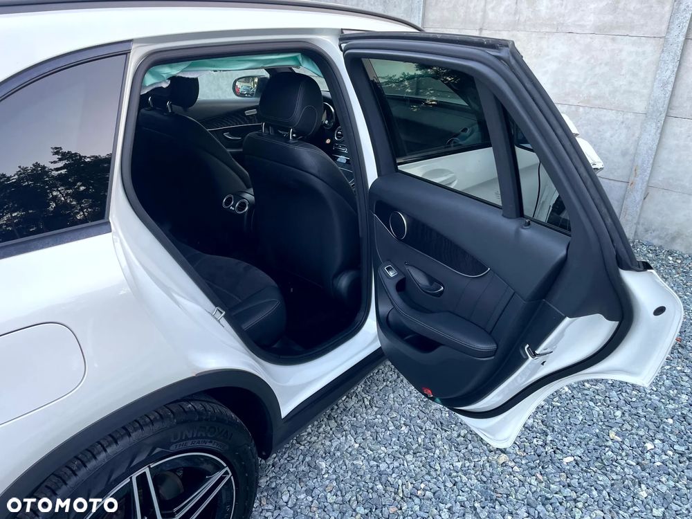Mercedes-Benz GLC 220 d 4Matic 9G-TRONIC AMG Line - 20
