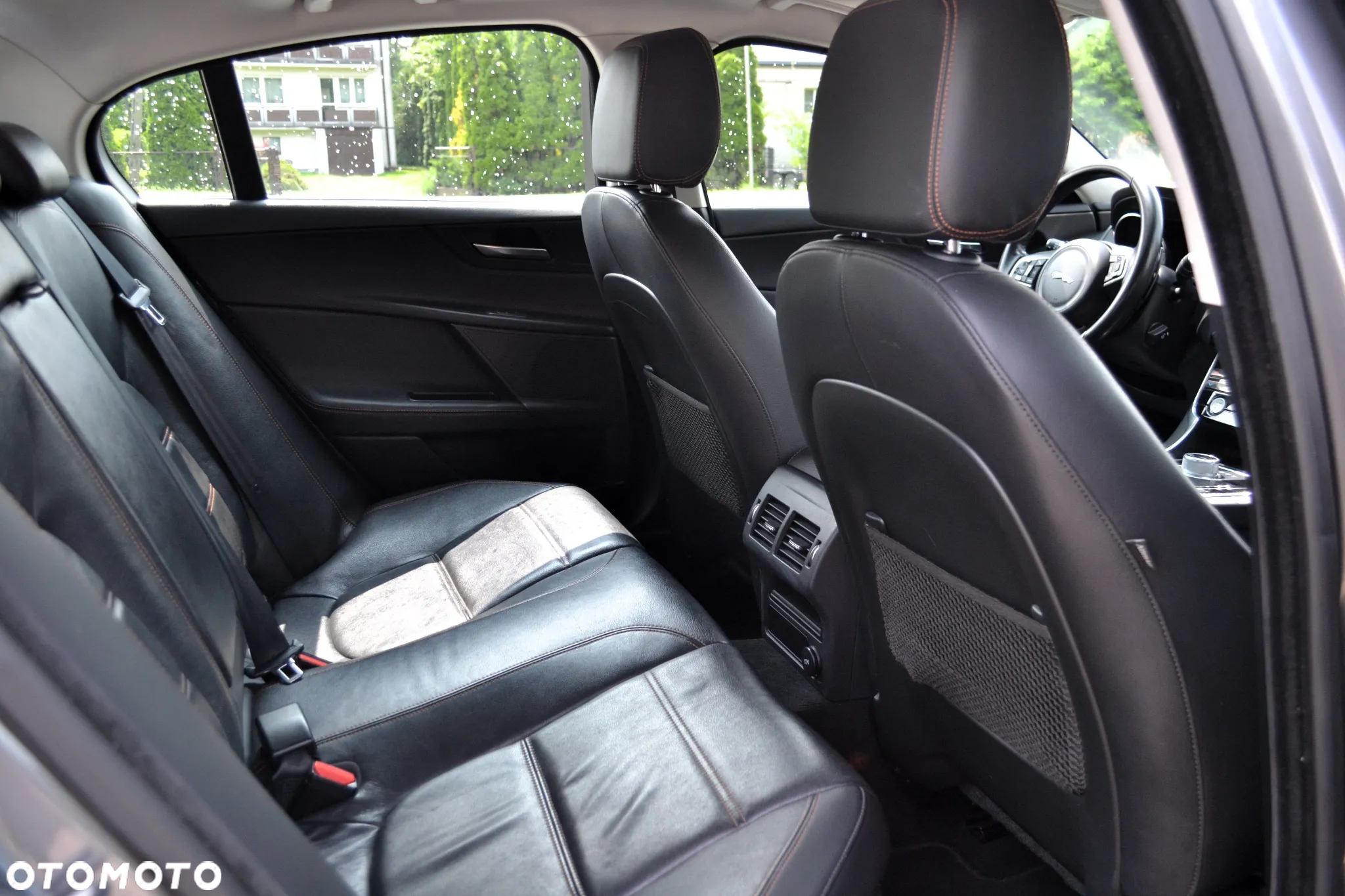 Jaguar XE 20d Prestige - 10