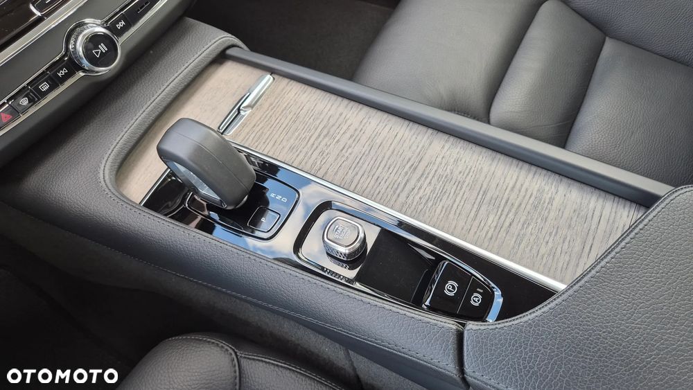 Volvo V90 Cross Country B4 D AWD Pro - 23