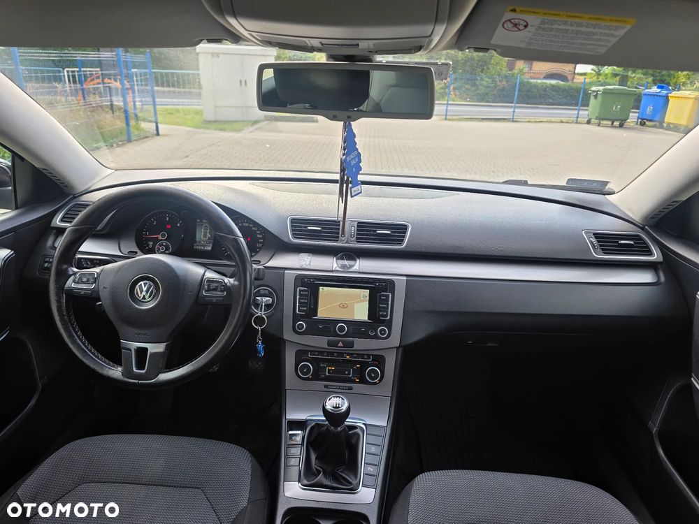 Volkswagen Passat 1.6 TDI Comfortline - 17