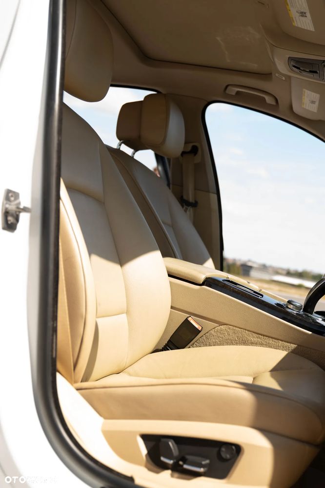 BMW Seria 5 535i xDrive Sport-Aut - 37