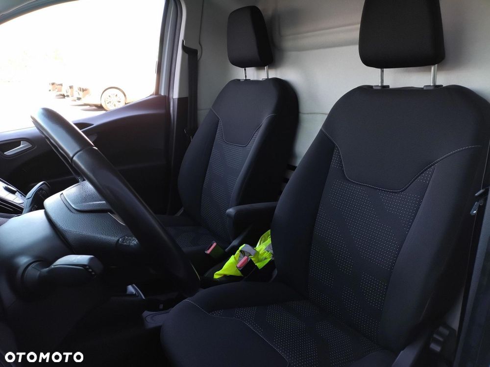 Ford Transit Courier - 18