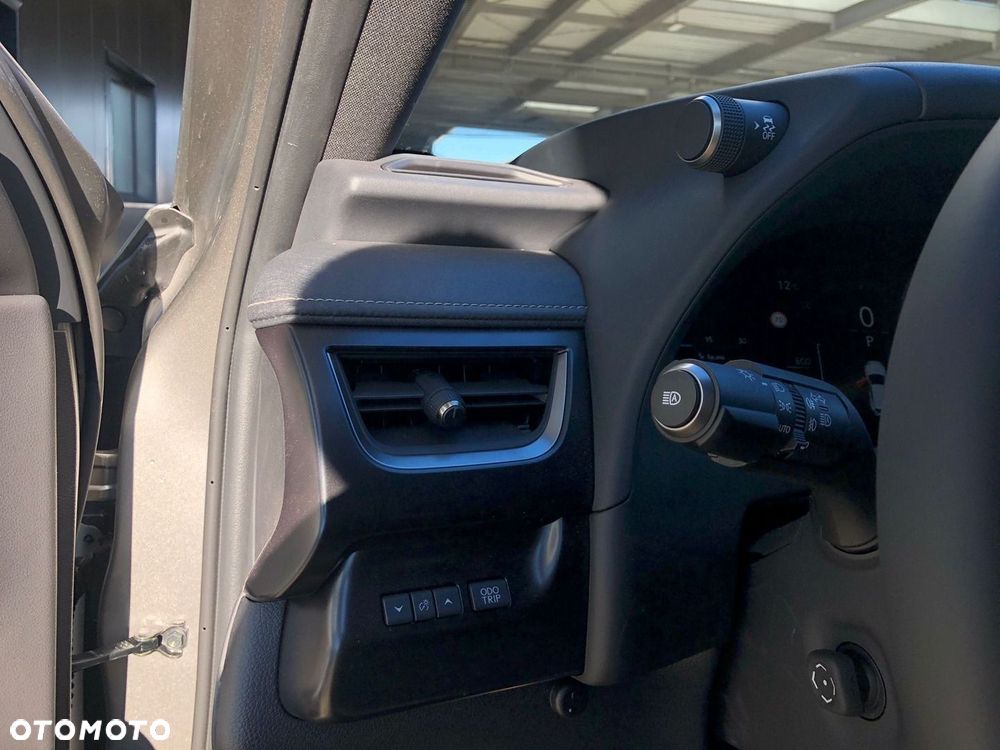 Lexus UX 300h F Sport Design - 33