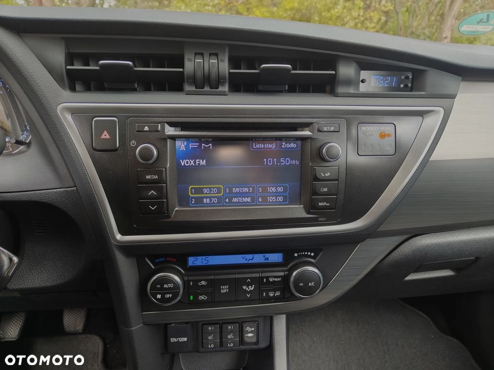 Toyota Auris 1.6 Premium Comfort - 29