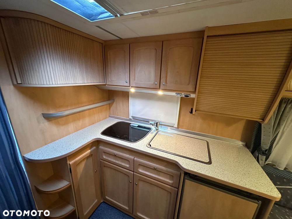 Burstner 500 VENTANA z napędem i markizą kasetową THULE. - 21