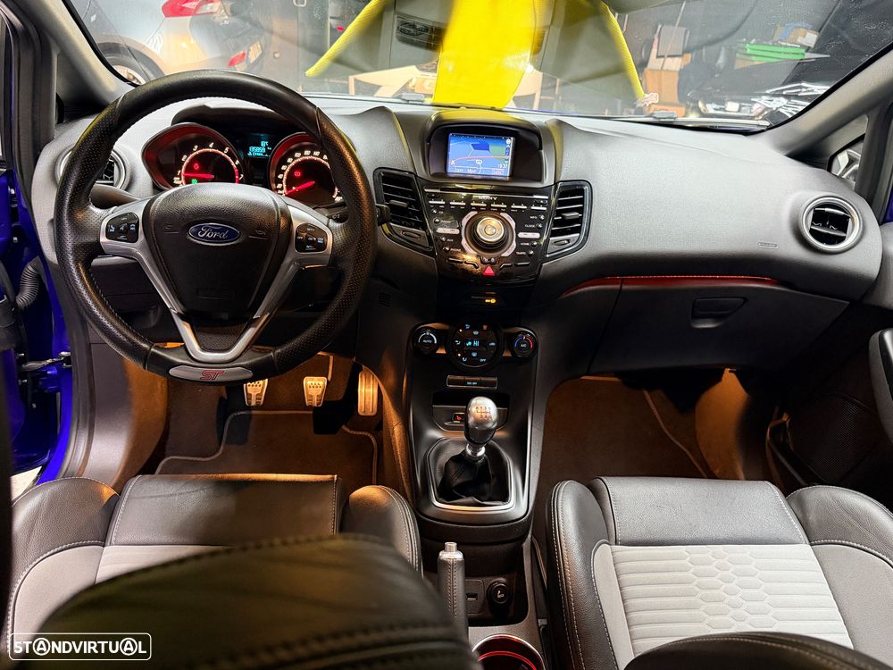 Ford Fiesta 1.6 EcoBoost c/ Pack Pele Desportiva ST - 26
