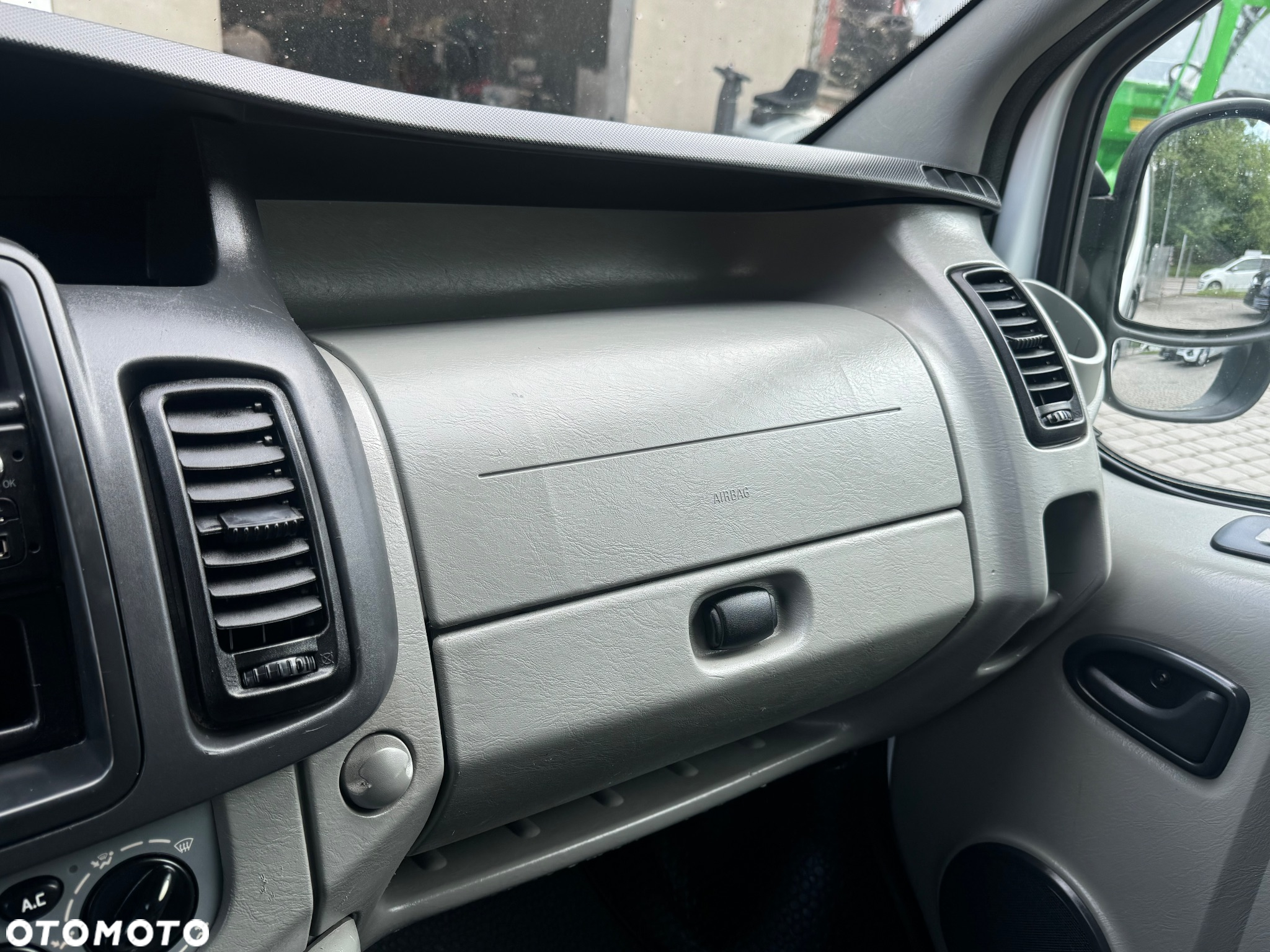 Opel Vivaro - 20
