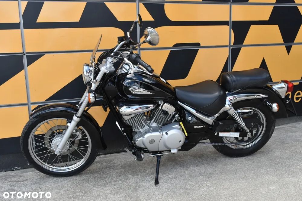 Suzuki Intruder - 8