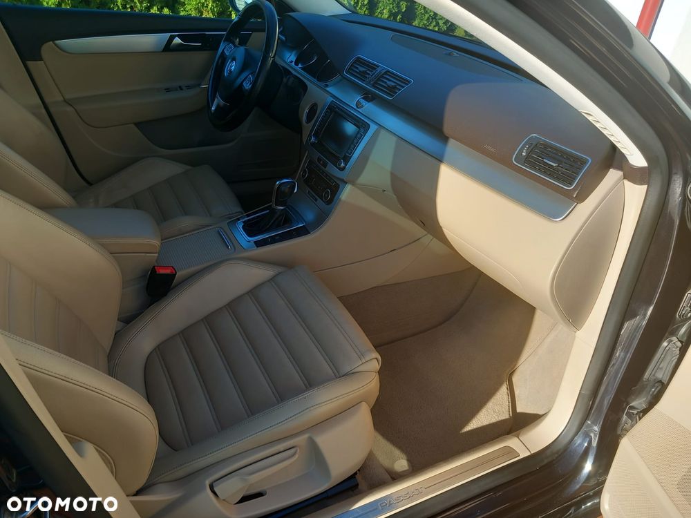 Volkswagen Passat - 13