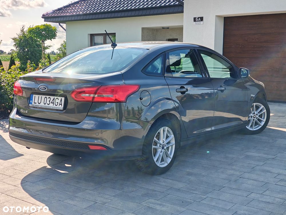 Ford Focus 1.6 Ambiente - 2