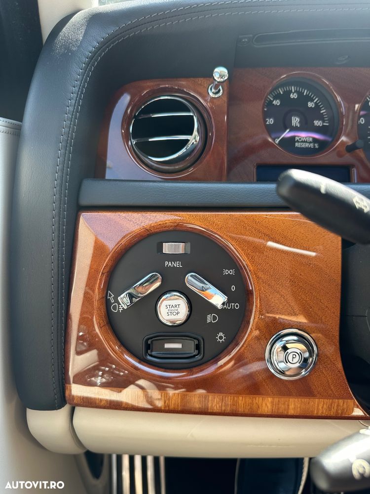 Rolls-Royce Phantom - 12