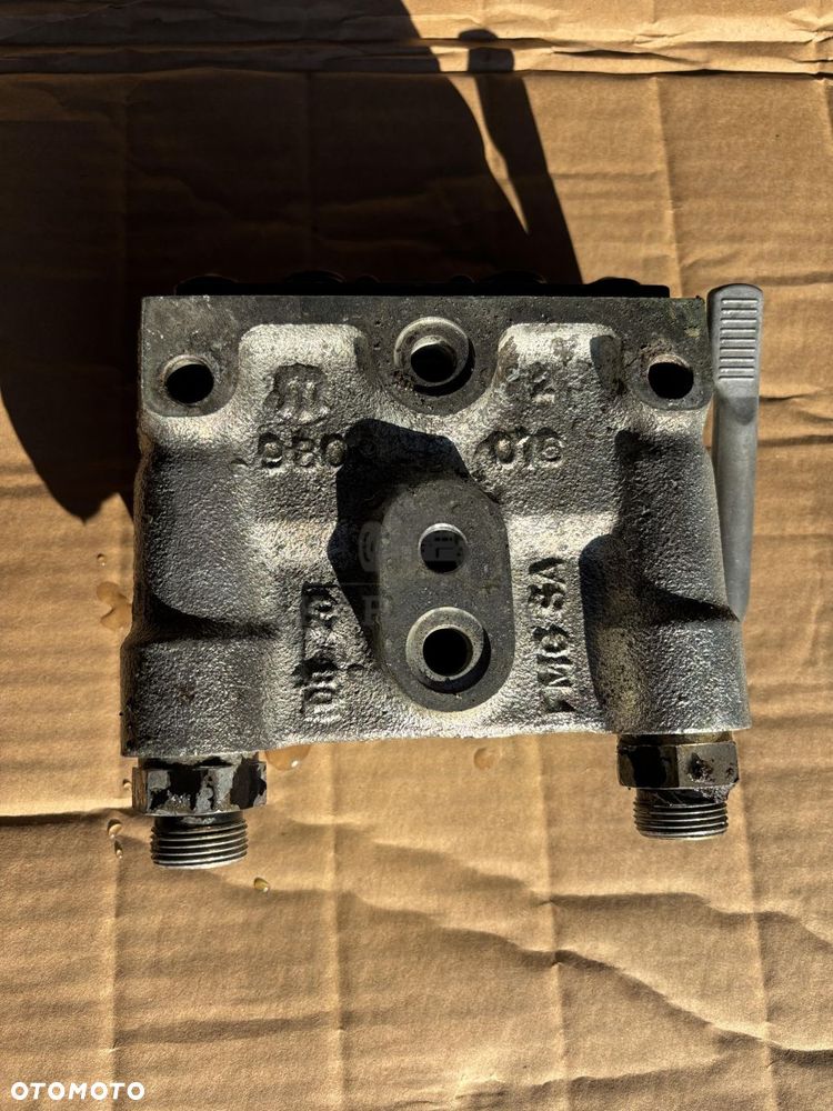 Massey Fergusson - zawór gniazdo hydrauliczne 3796260M1 ACP0307080 - 2