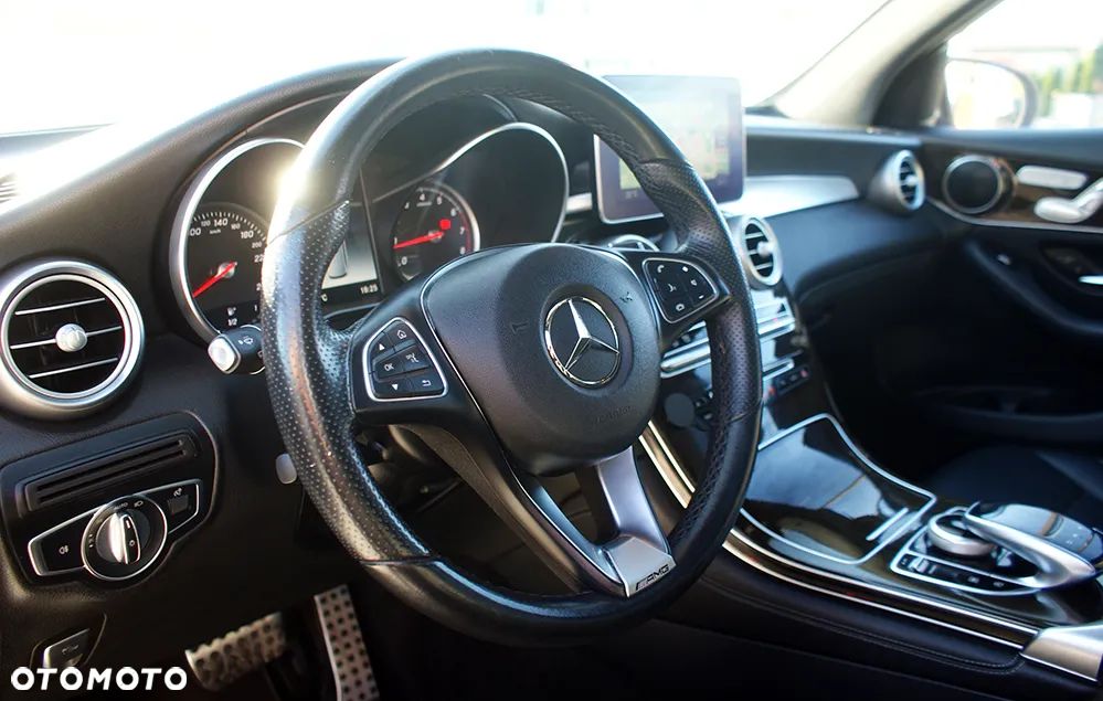 Mercedes-Benz GLC 300 4Matic 9G-TRONIC AMG Line - 19
