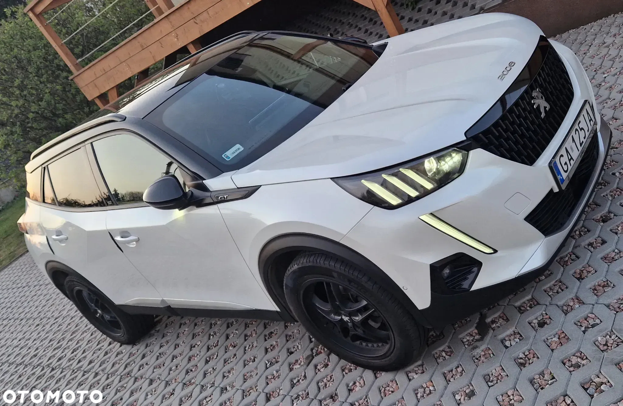 Peugeot 2008 1.2 PureTech GT S&S - 4